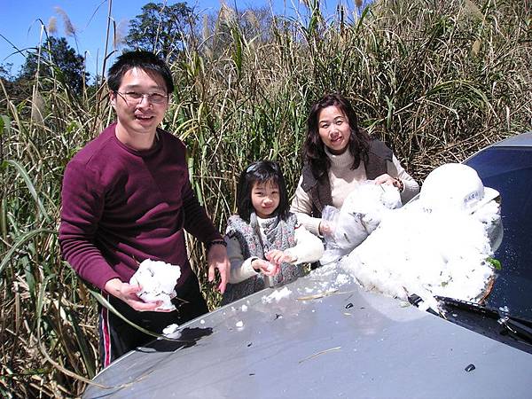 表哥全家和雪人