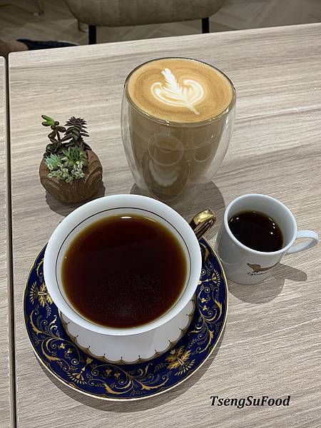 Fw: [食記] 新北中和 豔咖啡 YAN COFFEE~不限時有插