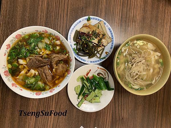 [食記] 台北松山 小陳牛肉麵~小菜只要25元