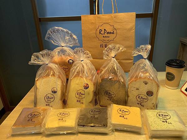 [食記] 新北三重 賴董吐司~將近30種口味的吐司