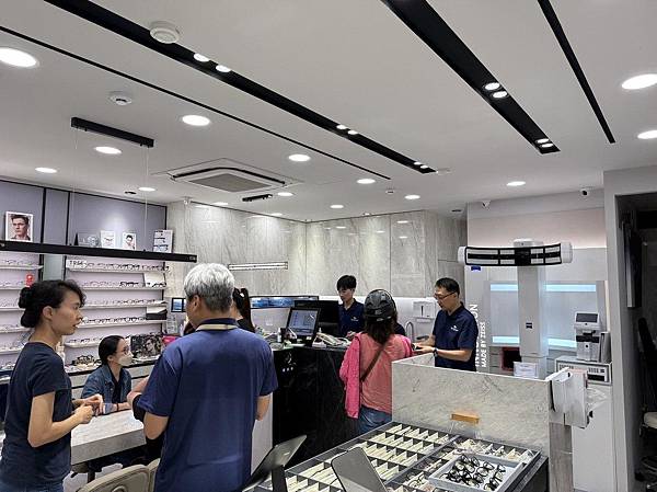 【板橋眼鏡】精準驗光、專業配鏡，在地人首選的板橋推薦眼鏡行！