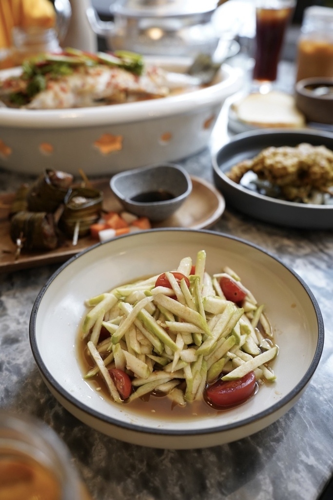 板橋凱撒Lotus蓮花餐廳 泰式料理 板橋美食 板橋 凱薩飯店 泰國芭樂沙拉