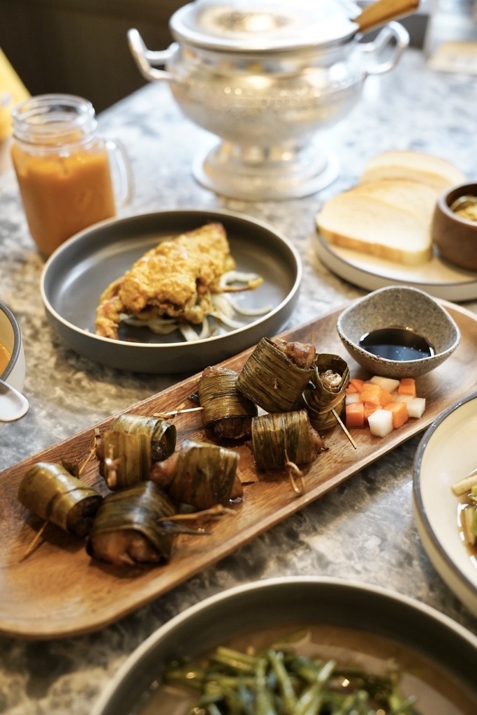 板橋凱撒Lotus蓮花餐廳 泰式料理 板橋美食 板橋 凱薩飯店 香蘭葉炸雞肉