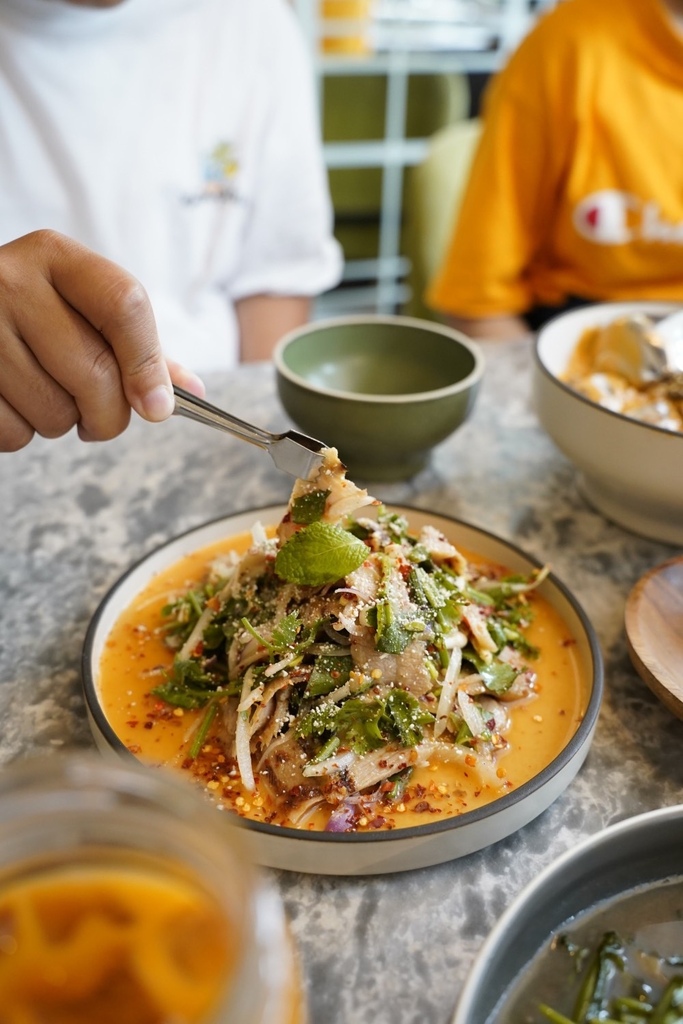 板橋凱撒Lotus蓮花餐廳 泰式料理 板橋美食 板橋 凱薩飯店 瀑布松阪豬