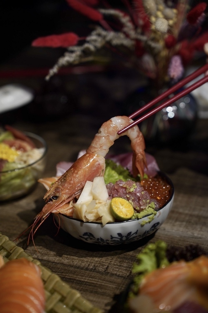 【大安美食】超甲組海鮮丼飯 - 頂級熟成生魚片、超吸睛巨大握