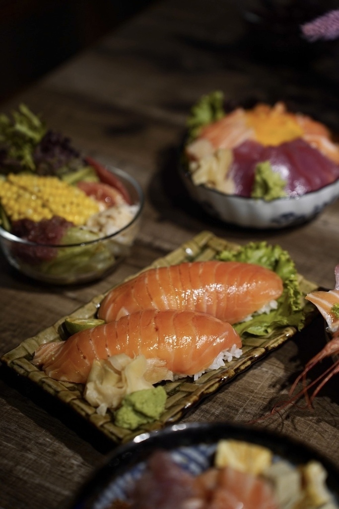 【大安美食】超甲組海鮮丼飯 - 頂級熟成生魚片、超吸睛巨大握