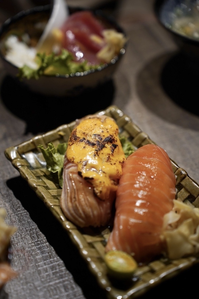 【大安美食】超甲組海鮮丼飯 - 頂級熟成生魚片、超吸睛巨大握