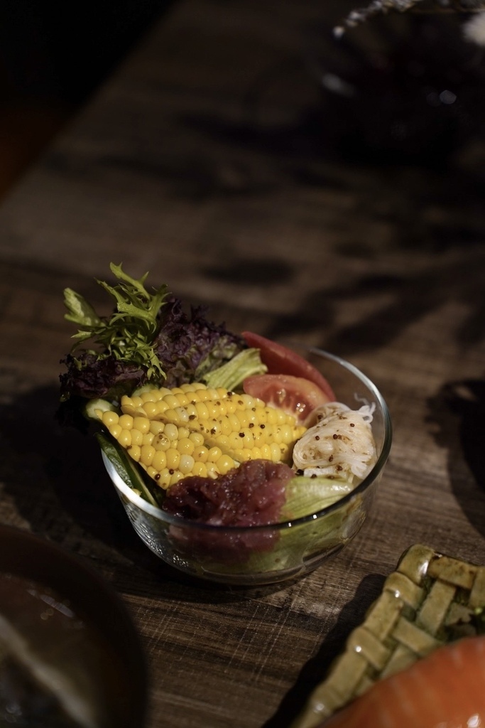 【大安美食】超甲組海鮮丼飯 - 頂級熟成生魚片、超吸睛巨大握