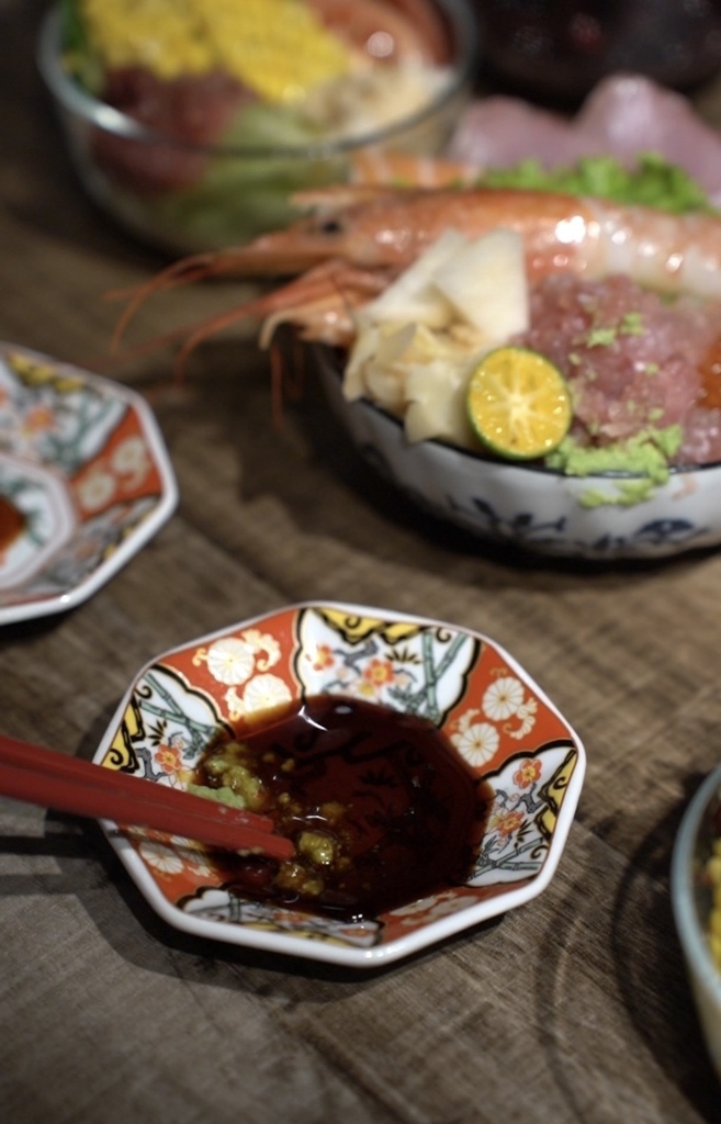 【大安美食】超甲組海鮮丼飯 - 頂級熟成生魚片、超吸睛巨大握