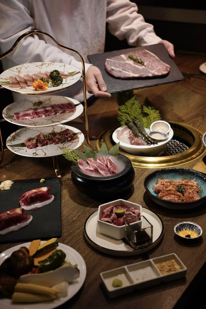 開箱燒肉同話《饕客限定牛豚雙享》限店推出半自助吧烤蔬吃到飽 