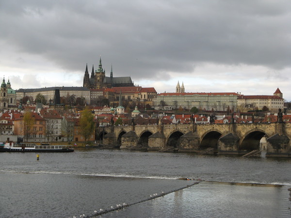 遠望布拉格城堡