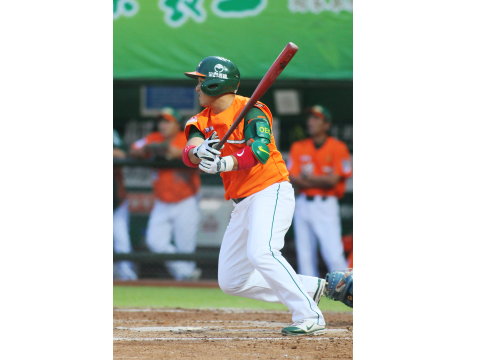 20121003 統一獅張泰山本季96打點,生涯新高紀錄。(圖/統一獅提供) 20121003 統一獅張泰山本季96打點,生涯新高紀錄。(圖/統一獅提供)