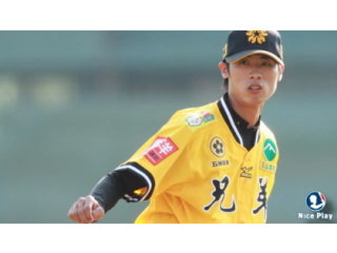 20121112 官大元對古巴中繼奪勝。(圖/中華聯盟提供 20121112 官大元對古巴中繼奪勝。(圖/中華聯盟提供