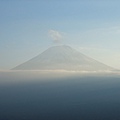 雲後的富士山