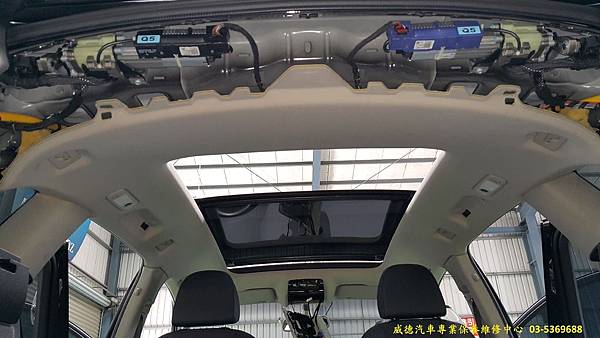 AUDI Q5 全景式電動玻璃天窗-10