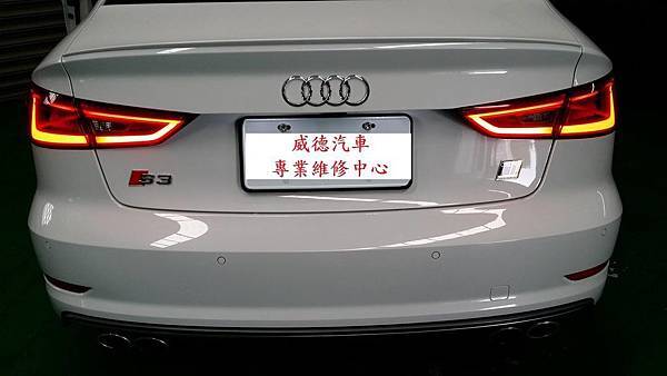 AUDI車體鈑烤-1.jpg