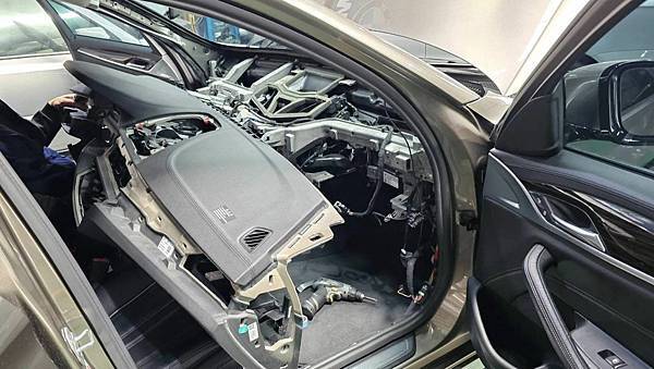 2017 BMW 520d G30 冷氣系統出口異常進廠檢修