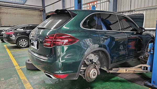 保時捷CAYENNE 3.6 進廠更換避震器 (@iyp24