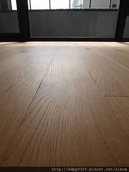 海島型頂級浮雕木地板-5.4寸5分-節眼橡木本色2