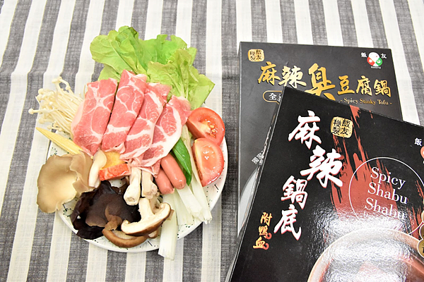 火鍋湯底推薦口味!飯友麻辣鴨血火鍋湯底香辣第一名,2022最強火鍋湯底推薦 飯友,飯友火鍋湯底,火鍋湯底推薦,火鍋湯底包,2022火鍋湯底,麻辣鴨血,麻辣臭豆腐,飯友推薦,火鍋推薦,大潤發火鍋湯底,愛買火鍋湯底,火鍋湯底評價,火鍋湯底,飯友火鍋湯底推薦,圍爐火鍋,過年火鍋,火鍋湯底推薦口味