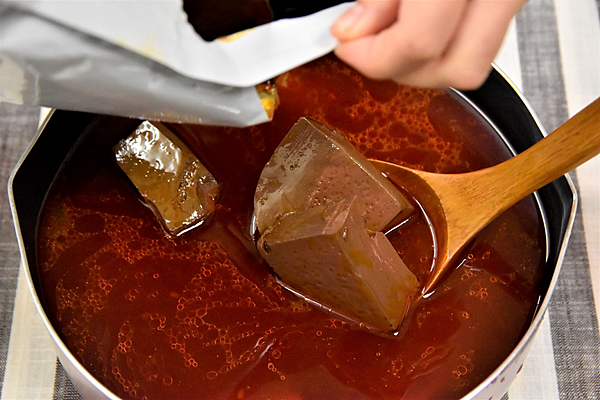 火鍋湯底推薦口味!飯友麻辣鴨血火鍋湯底香辣第一名,2022最強火鍋湯底推薦 飯友,飯友火鍋湯底,火鍋湯底推薦,火鍋湯底包,2022火鍋湯底,麻辣鴨血,麻辣臭豆腐,飯友推薦,火鍋推薦,大潤發火鍋湯底,愛買火鍋湯底,火鍋湯底評價,火鍋湯底,飯友火鍋湯底推薦,圍爐火鍋,過年火鍋,火鍋湯底推薦口味