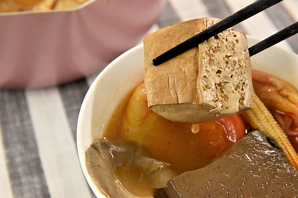 火鍋湯底推薦口味!飯友麻辣鴨血火鍋湯底香辣第一名,2022最強火鍋湯底推薦 飯友,飯友火鍋湯底,火鍋湯底推薦,火鍋湯底包,2022火鍋湯底,麻辣鴨血,麻辣臭豆腐,飯友推薦,火鍋推薦,大潤發火鍋湯底,愛買火鍋湯底,火鍋湯底評價,火鍋湯底,飯友火鍋湯底推薦,圍爐火鍋,過年火鍋,火鍋湯底推薦口味