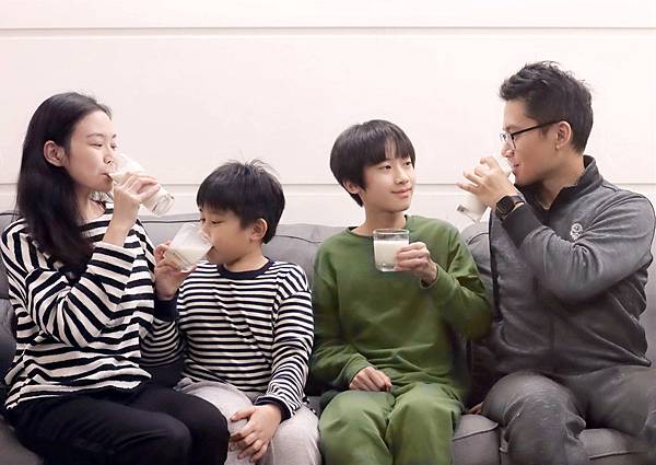 【桂格全家人高鈣營養奶粉】符合我們全家人的需求，配方中還特別提升「葉黃素、鈣質、人體必需營養素」.jpg