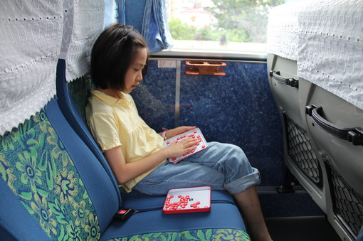 (住在台南出個國真不方便.... ) 自己在接駁巴士上玩起數讀