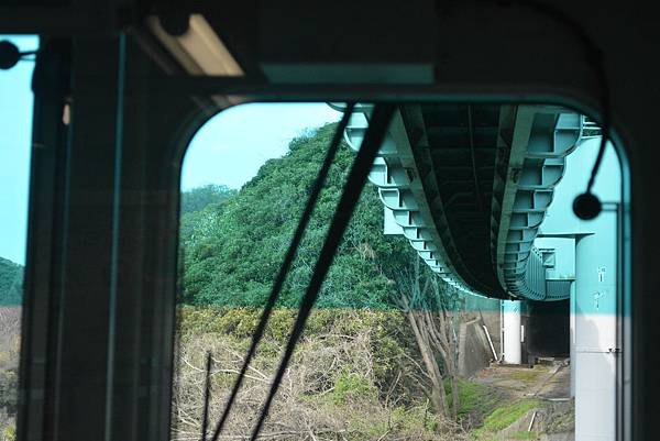 吊在空中的電車