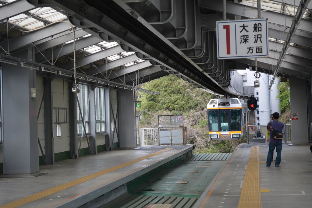 吊在半空中的電車