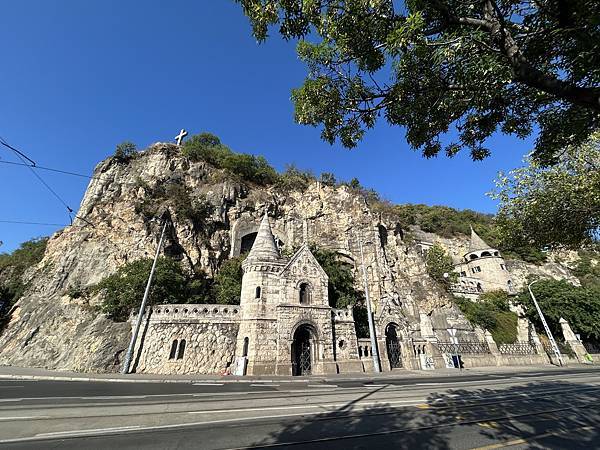 顯眼與不顯眼@布達佩斯 石頭教堂 小狐狸武克