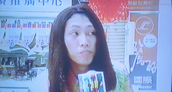 趙正平當年在片中反串造型喜感十足.jpg 趙正平當年在片中反串造型喜感十足.jpg