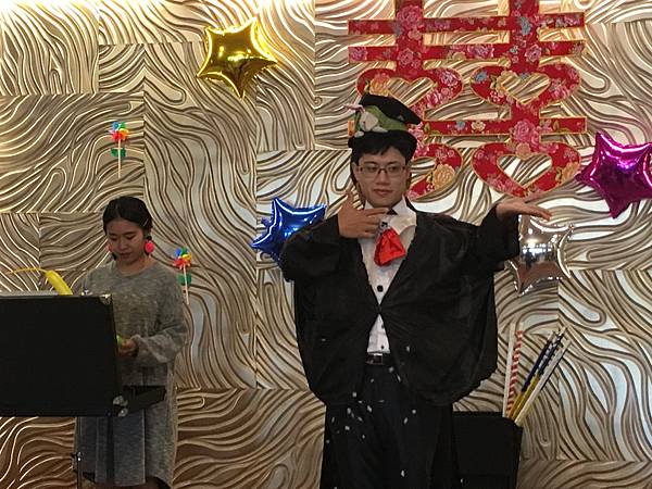 1210屏東八大魔法森林婚宴主持+魔術表演+小丑汽球+小小兵迎賓人偶出租+川劇變臉+人入大氣球表演 (21).JPG