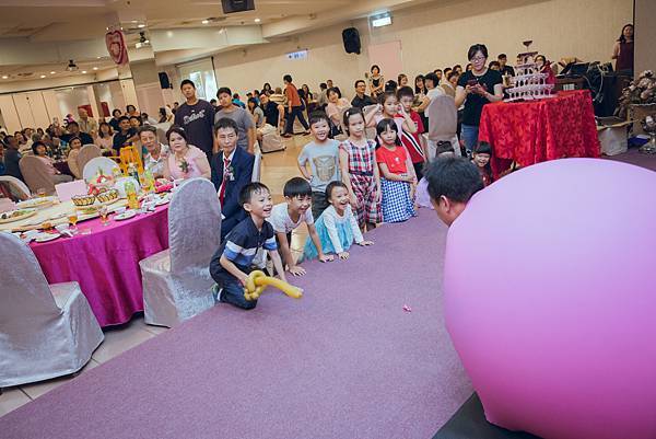 屏東潮州聞香閣婚禮主持人+魔術氣球表演+人入大氣球表演 (8).JPG