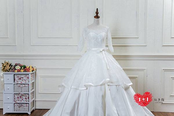 手工婚紗推薦:甜美蕾絲長袖禮服 手工婚紗推薦:甜美蕾絲長袖禮服