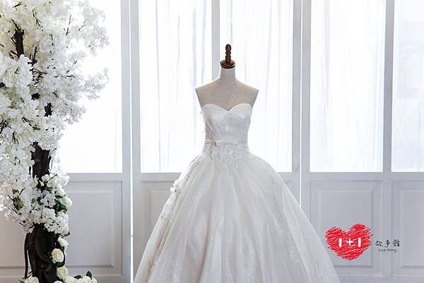 手工婚紗出租:宛若星辰白紗 手工婚紗出租:宛若星辰白紗