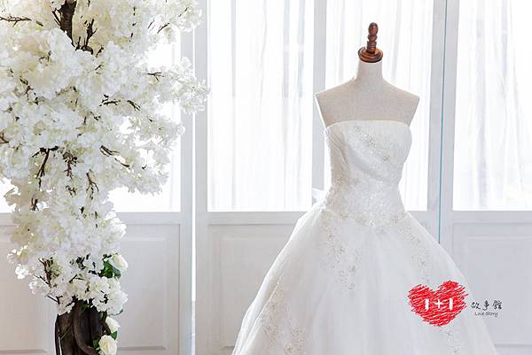 手工婚紗:清新粉花漾禮服 手工婚紗:清新粉花漾禮服