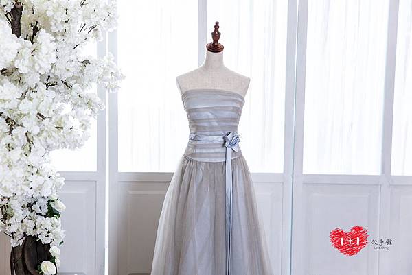手工婚紗出租:眾星拱月晚禮服 手工婚紗出租:眾星拱月晚禮服