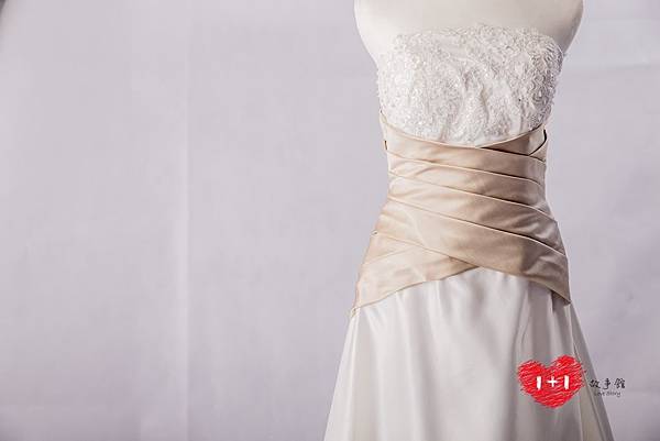 手工婚紗:禮物系拼接高冷白紗 手工婚紗:禮物系拼接高冷白紗