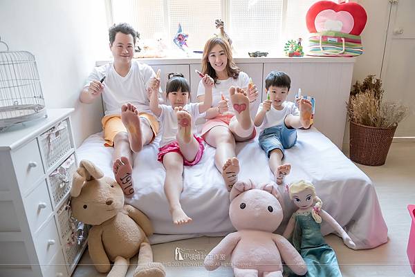 全家福照,全家福照推薦,全家福照攝影,高雄全家福照,高雄 全家福照,全家福照 高雄,南部全家福照,南部 全家福照,全家福照 推薦,全家福照 南部,全家福照價錢,全家福照價格,全家福照 價錢,全家福照 價格 自助婚紗工作室,自助婚紗推薦,自助婚紗價格,自助婚紗高雄,自助婚紗 高雄,自助婚紗南部,自助婚紗 南部,高雄 自助婚紗,高雄自助婚紗,自助婚紗 推薦