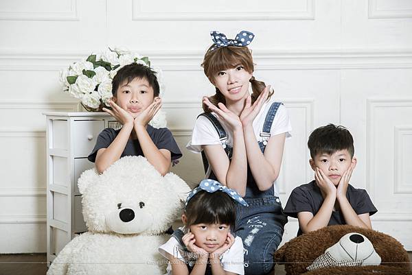 全家福照,全家福照推薦,全家福照攝影,高雄全家福照,高雄 全家福照,全家福照 高雄,南部全家福照,南部 全家福照,全家福照 推薦,全家福照 南部,全家福照價錢,全家福照價格,全家福照 價錢,全家福照 價格 自助婚紗工作室,自助婚紗推薦,自助婚紗價格,自助婚紗高雄,自助婚紗 高雄,自助婚紗南部,自助婚紗 南部,高雄 自助婚紗,高雄自助婚紗,自助婚紗 推薦