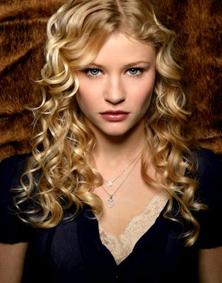 Emilie de Ravin.gif