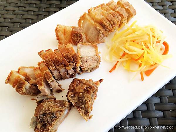 Wego遊學推薦在菲律賓必吃_菲律賓必吃招牌烤雞_Lechon Manok.jpg