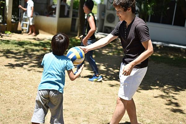 first english 中庭的廣場 first english academic playground