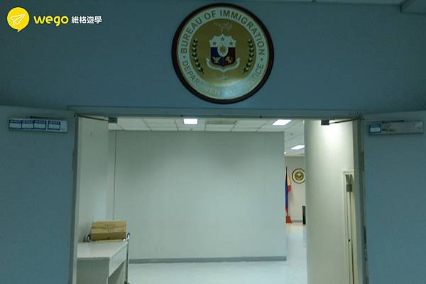 馬尼拉機場的移民官辦公室.jpg BUGEAD OF IMMIGATION Manila Airport .jpg