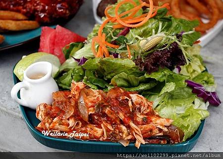 松山早午餐|149元小巨蛋站上班族午間確幸 ·必吃爆漿起司牛肉漢堡與大餐盤|鹿境Brunch%26;Cafe (9).jpg 松山早午餐|149元小巨蛋站上班族午間確幸 ·必吃爆漿起司牛肉漢堡與大餐盤|鹿境Brunch%26;Cafe (9).jpg