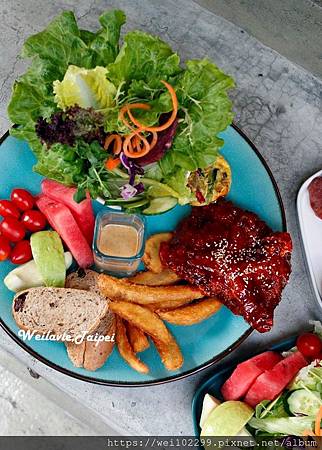 松山早午餐|149元小巨蛋站上班族午間確幸 ·必吃爆漿起司牛肉漢堡與大餐盤|鹿境Brunch%26;Cafe (15).jpg 松山早午餐|149元小巨蛋站上班族午間確幸 ·必吃爆漿起司牛肉漢堡與大餐盤|鹿境Brunch%26;Cafe (15).jpg