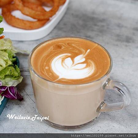 松山早午餐|149元小巨蛋站上班族午間確幸 ·必吃爆漿起司牛肉漢堡與大餐盤|鹿境Brunch%26;Cafe (13).jpg 松山早午餐|149元小巨蛋站上班族午間確幸 ·必吃爆漿起司牛肉漢堡與大餐盤|鹿境Brunch%26;Cafe (13).jpg