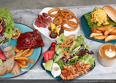 松山早午餐|149元小巨蛋站上班族午間確幸 ·必吃爆漿起司牛肉漢堡與大餐盤|鹿境Brunch%26;Cafe (16).jpg 松山早午餐|149元小巨蛋站上班族午間確幸 ·必吃爆漿起司牛肉漢堡與大餐盤|鹿境Brunch%26;Cafe (16).jpg