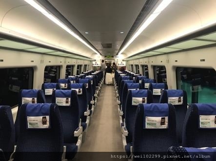 2019首爾交通·首爾仁川機場快捷到市區價格與現場購買車票教學｜內附車票折價與退卡教學· 有插座的捷運韓亞航空 (17).jpg